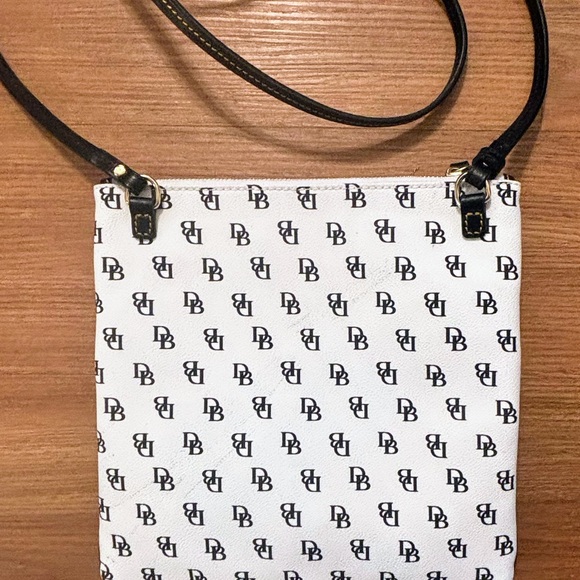 Dooney & Bourke NWOT Black and White Signature DB Design Double Zip Crossbody - Picture 12 of 14